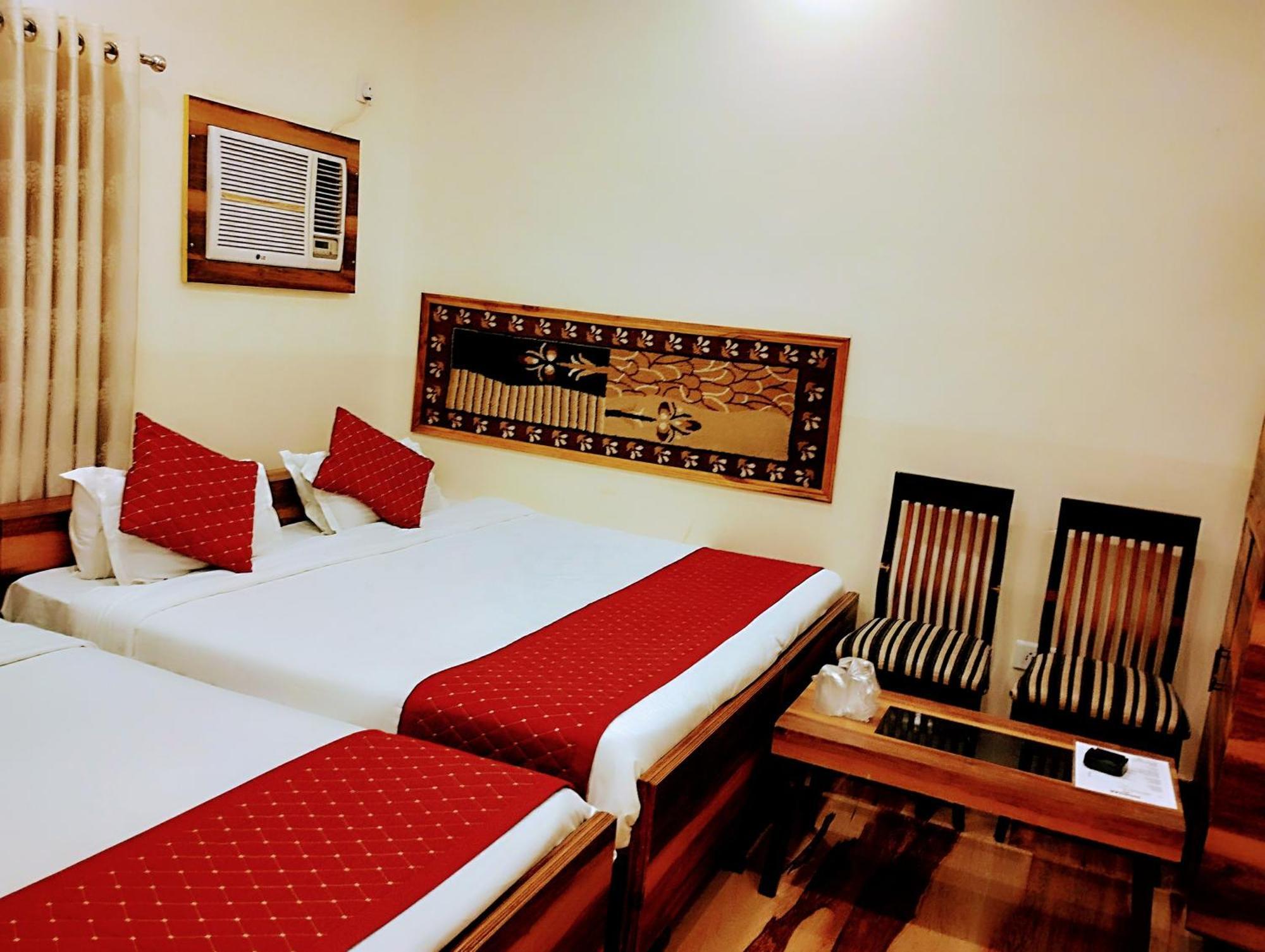 Bhagyashree Guest House 2 Km To Vishwanath Temple, Ganga Ghat Parking Available Варанасі Екстер'єр фото