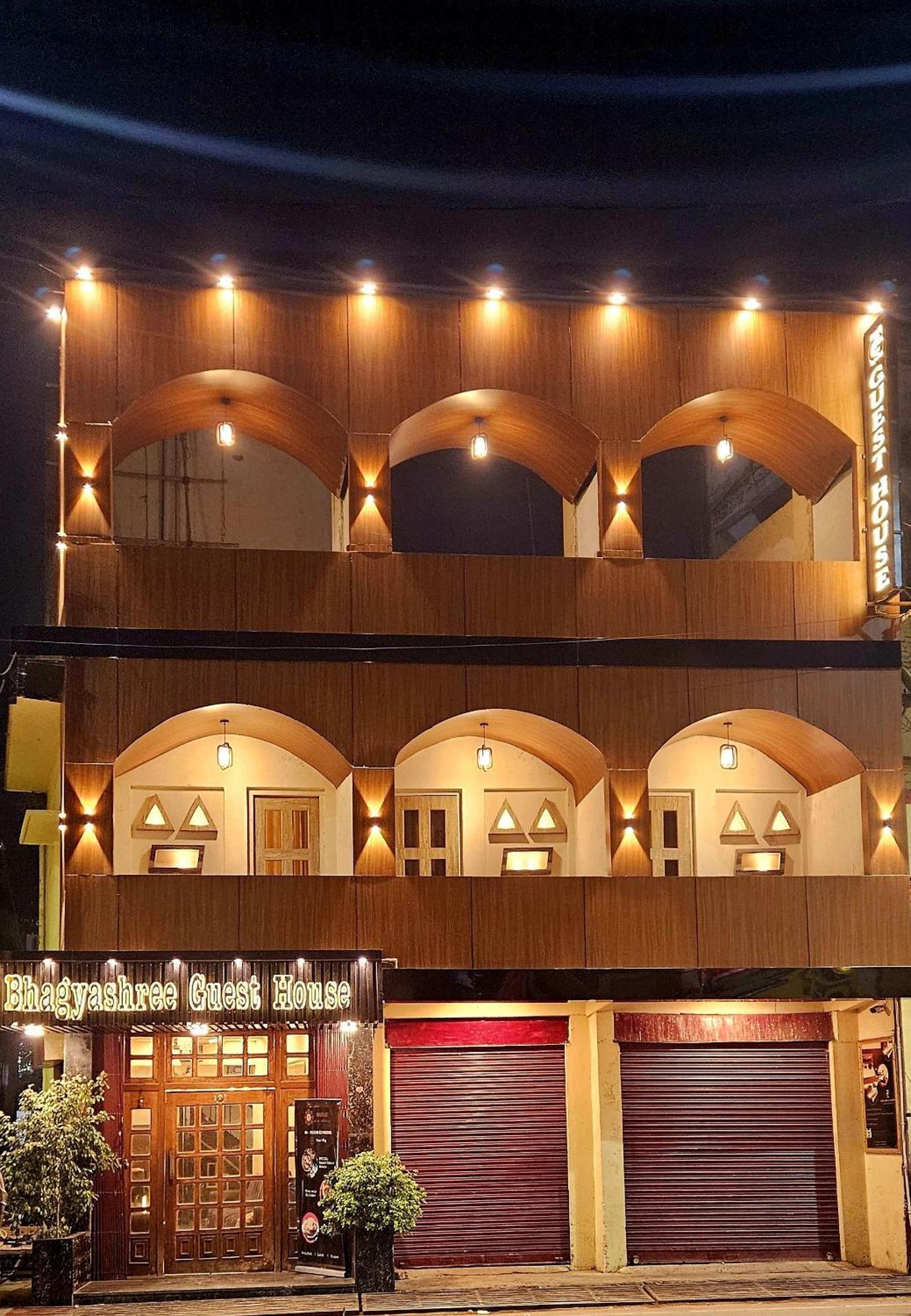 Bhagyashree Guest House 2 Km To Vishwanath Temple, Ganga Ghat Parking Available Варанасі Екстер'єр фото