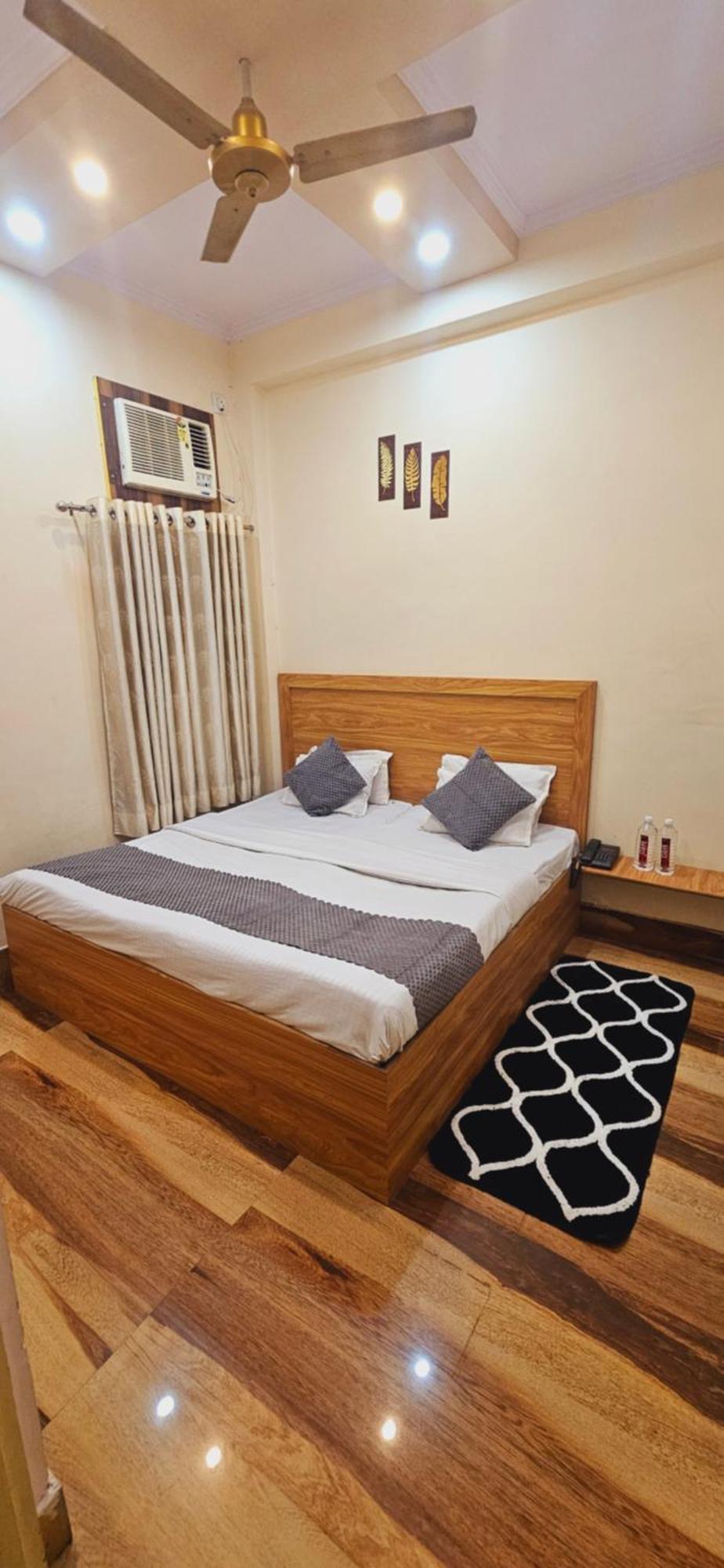 Bhagyashree Guest House 2 Km To Vishwanath Temple, Ganga Ghat Parking Available Варанасі Екстер'єр фото